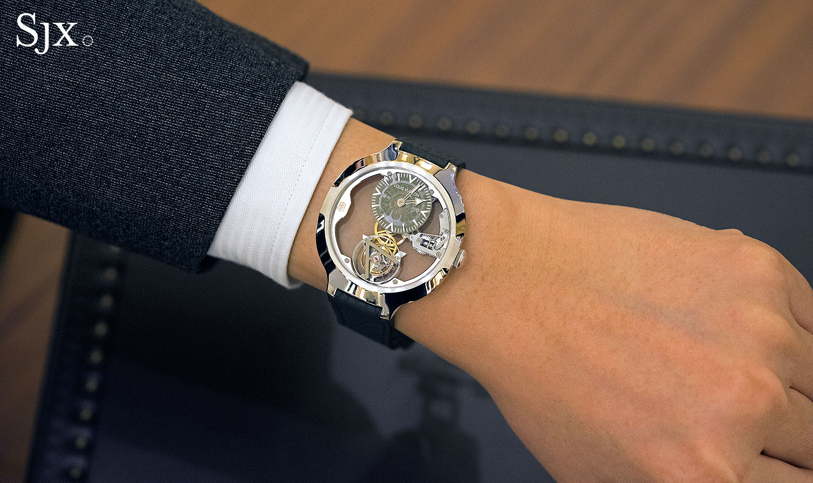 FLYING TOURBILLON POINÇON DE GENÈVE WATCH - News