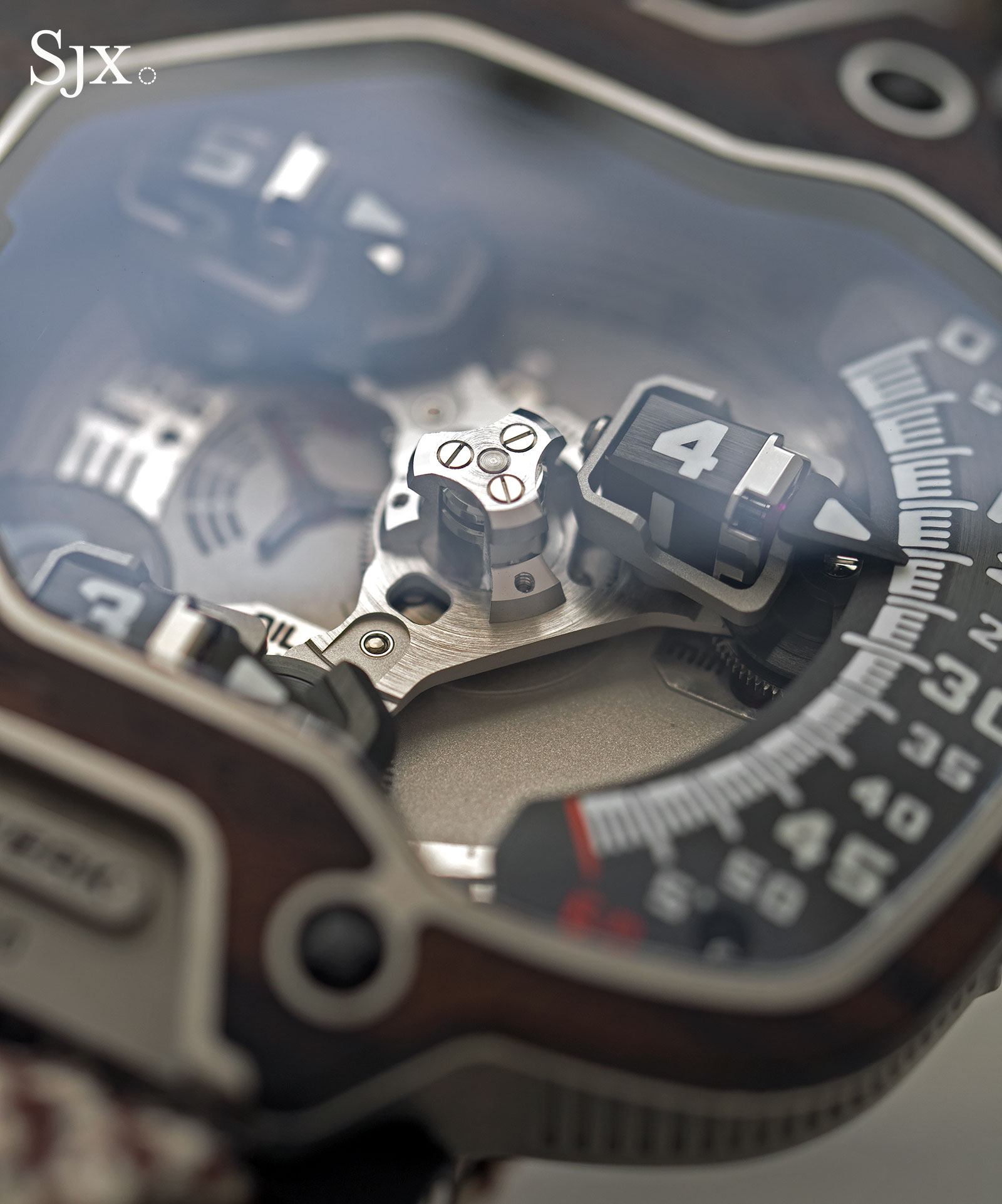 Urwerk UR-110 Eastwood 4