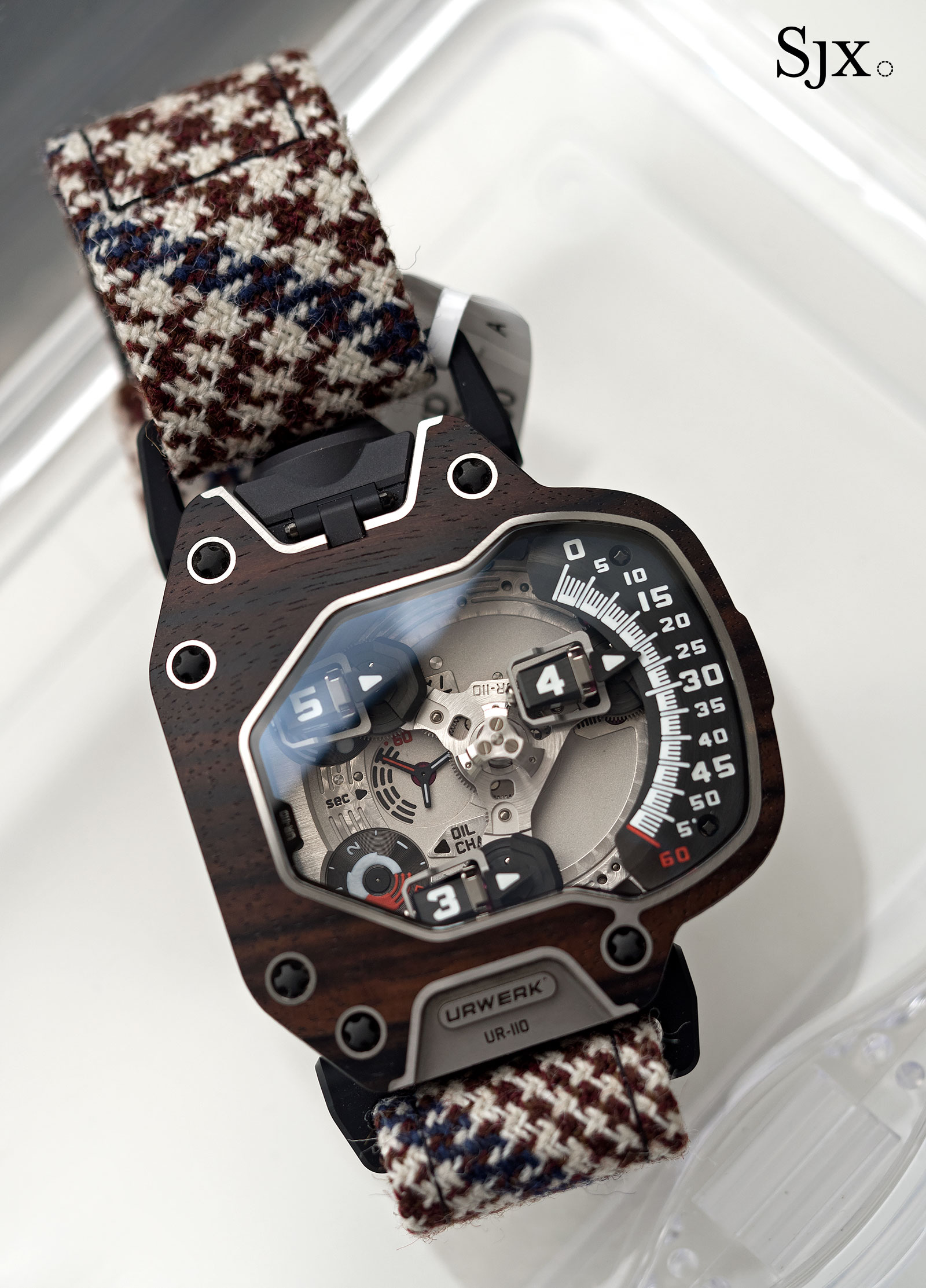 Urwerk UR-110 Eastwood 6