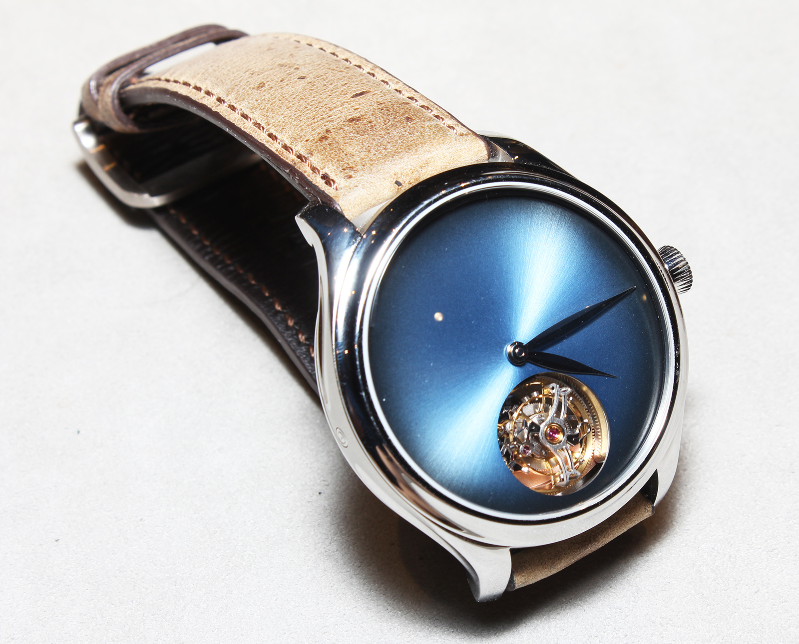 Introducing the H. Moser Cie. Endeavour Tourbillon Concept SJX Watches