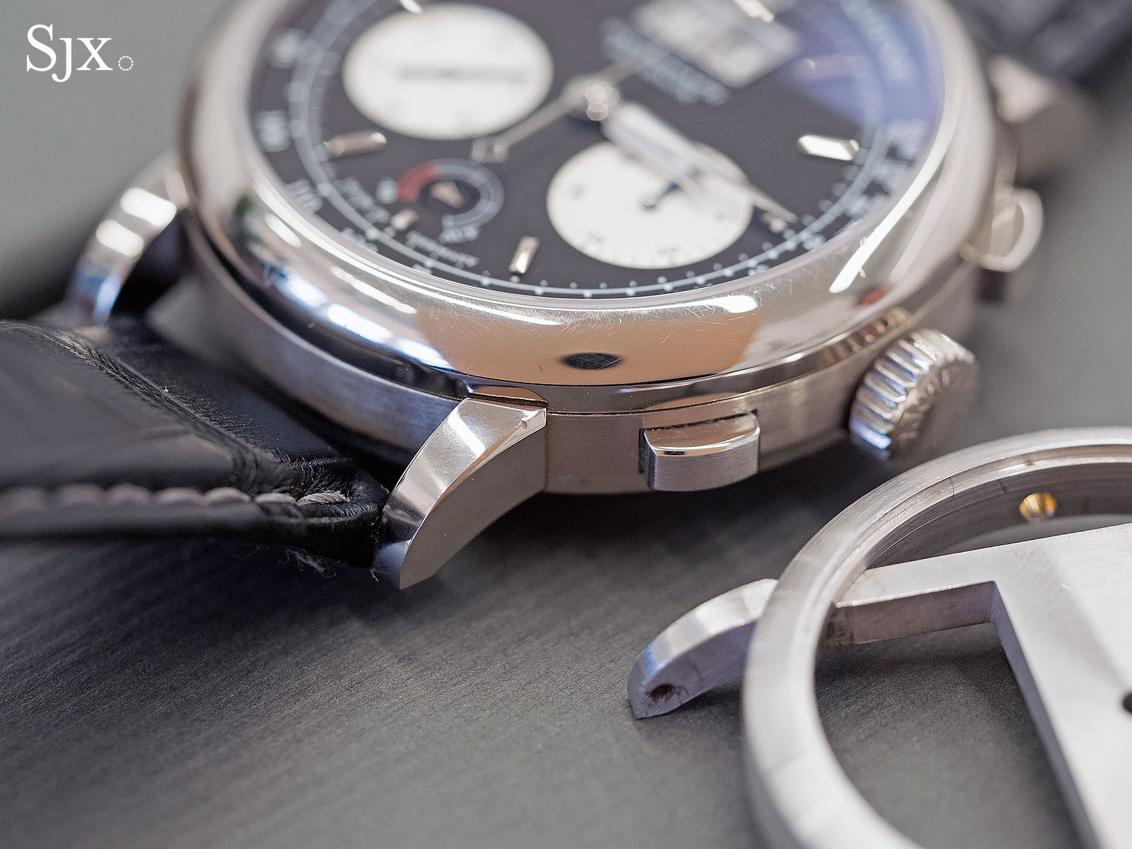 Lange case notch in lugs 1