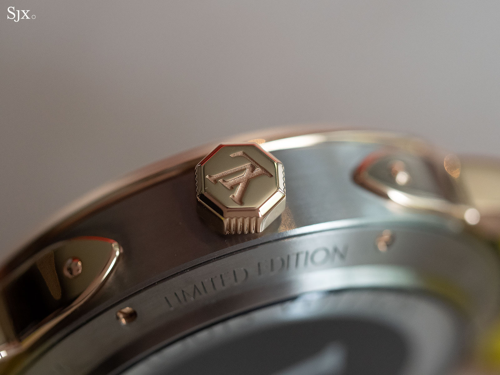 Louis Vuitton Escale Spin Time titanium gold 5