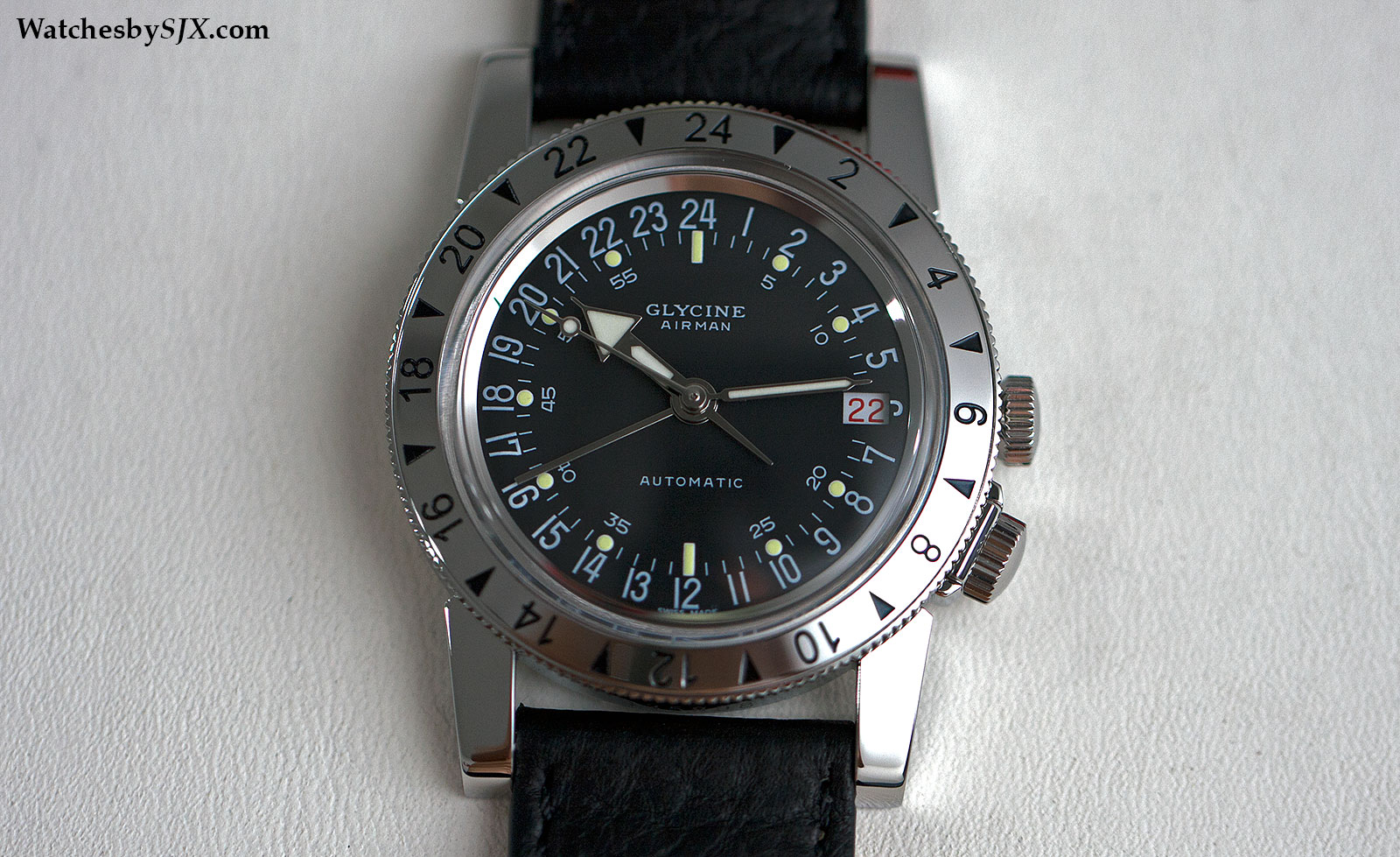 Glycine airman white online dial