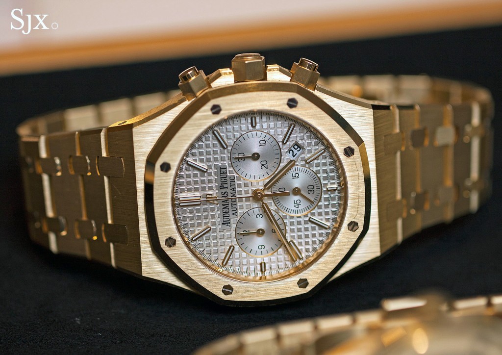 Hands-On with the Audemars Piguet Royal Oak Chronograph 41 mm Yellow ...