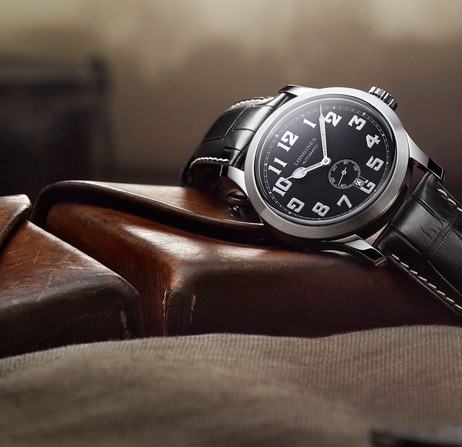 Vario Revives the World War I Trench Watch, with Modern Upgrades - Worn &  Wound