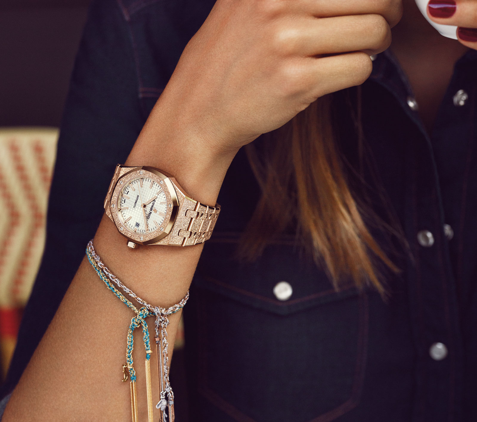 Как правильно носить часы на руке женщине