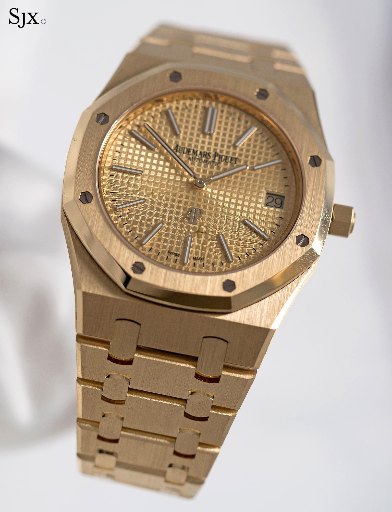 Hands-On with the Audemars Piguet Royal Oak Extra-Thin in Yellow Gold ...