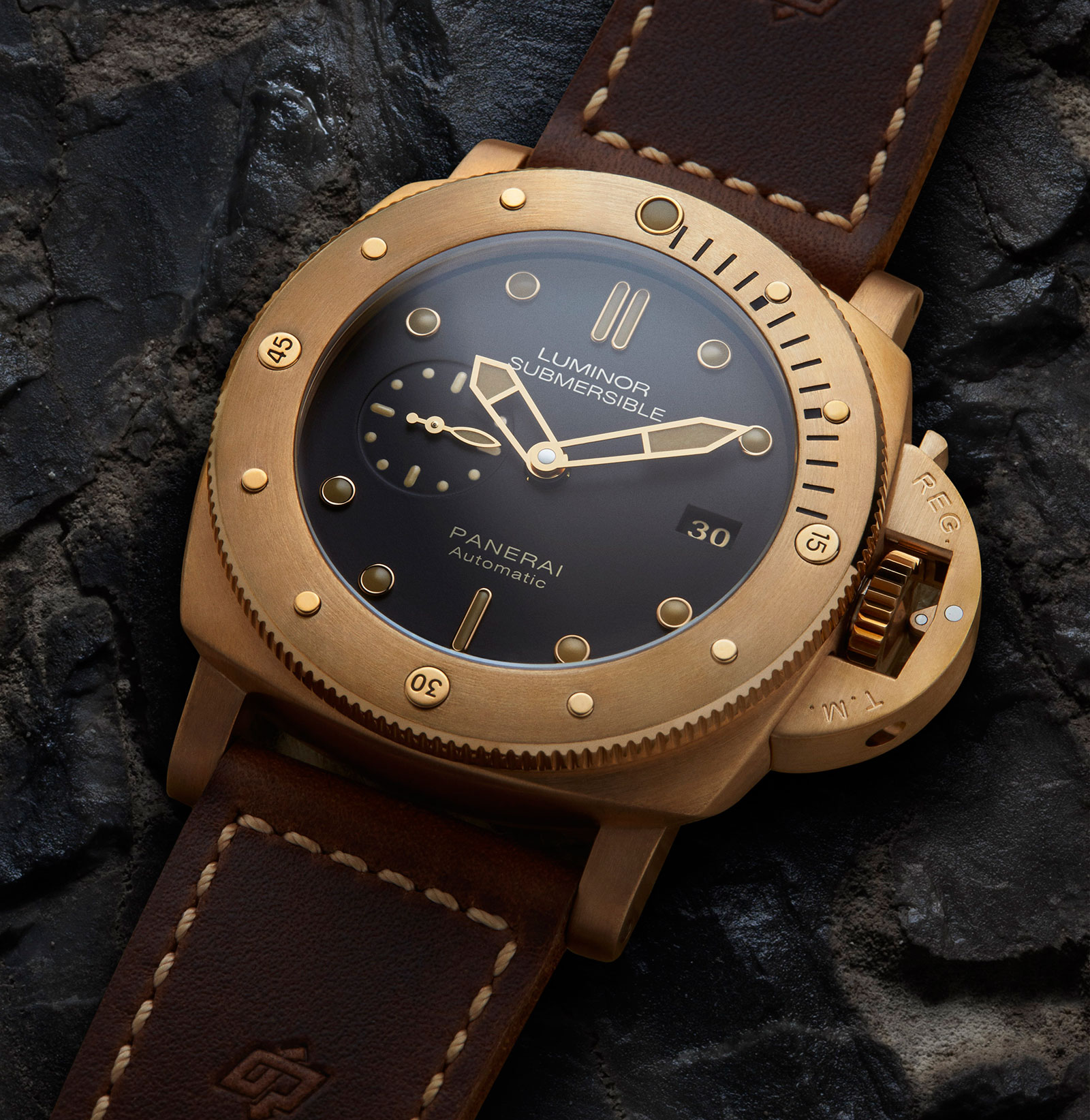 Panerai Creates Unique Luminor Bronzo PAM 907 for Charity SJX