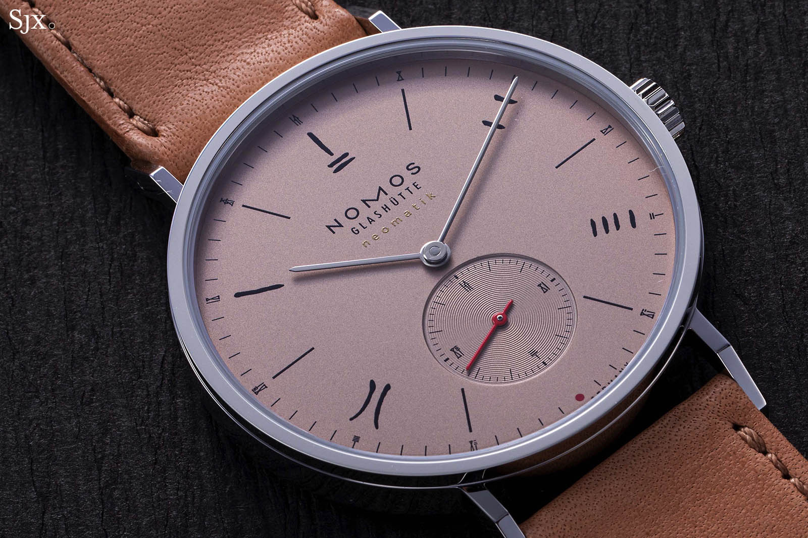 Nomos Tangente Neomatik 39 Red Dot “The Hour Glass” Limited Editions-5
