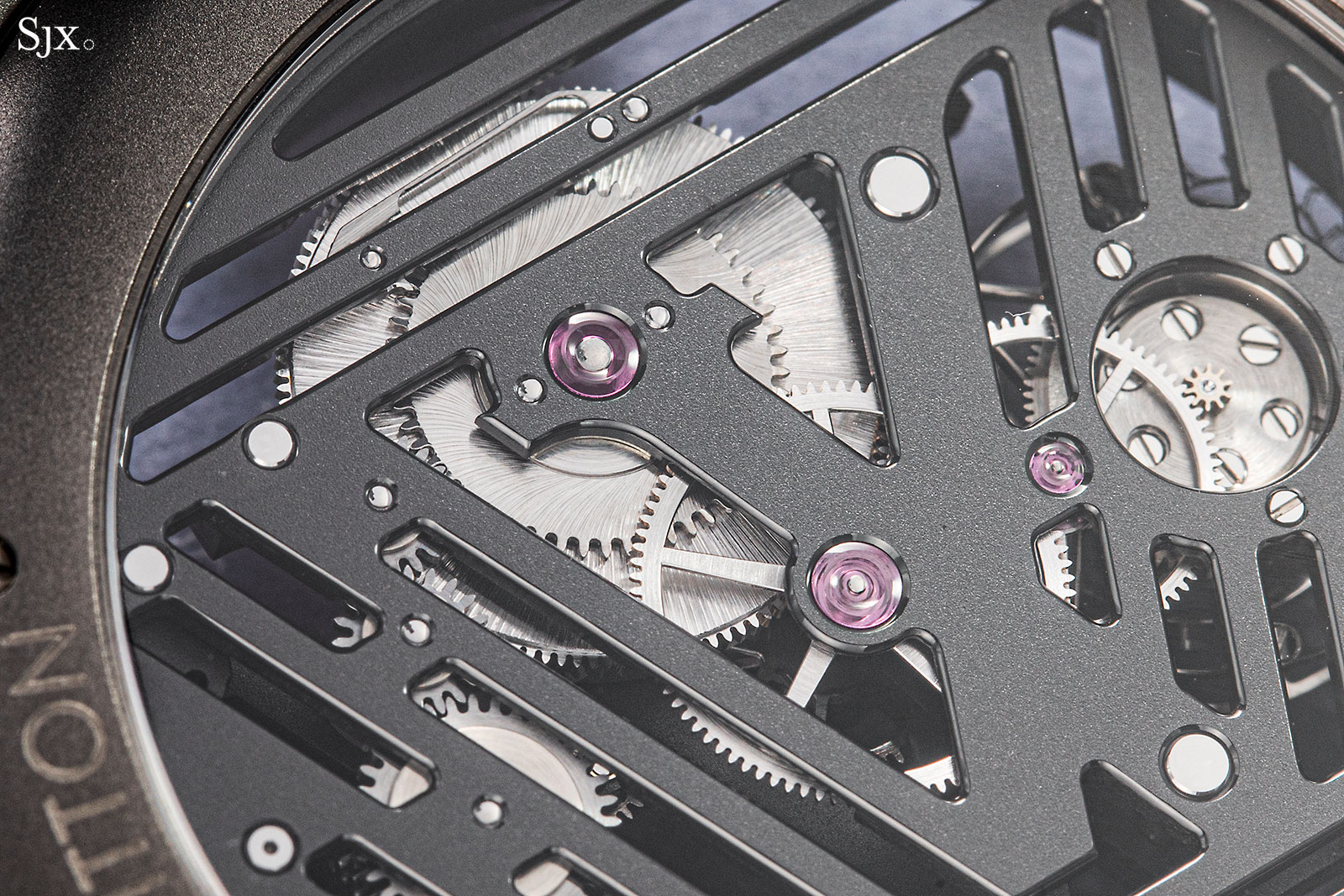 Tambour Curve Flying Tourbillon Poincon de Genève - #highwatchmaking  #louisvuitton #lv