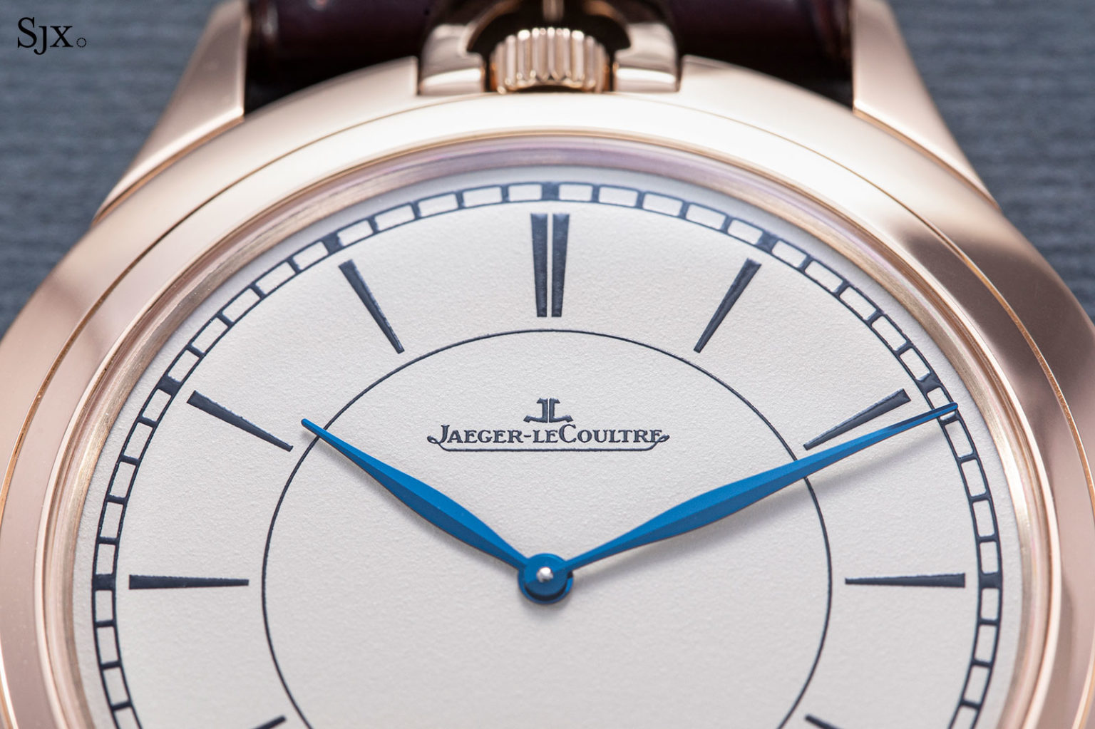 up-close-jaeger-lecoultre-master-ultra-thin-kingsman-knife-watch-sjx