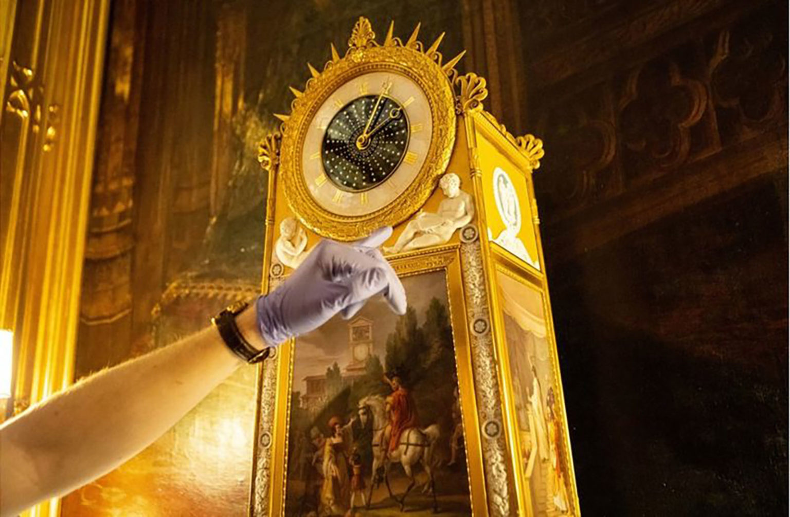 Reading Setting the Royal Clocks in Windsor Castle SJX
