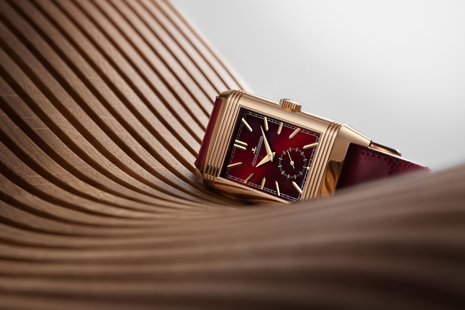 Jlc reverso hotsell red dial