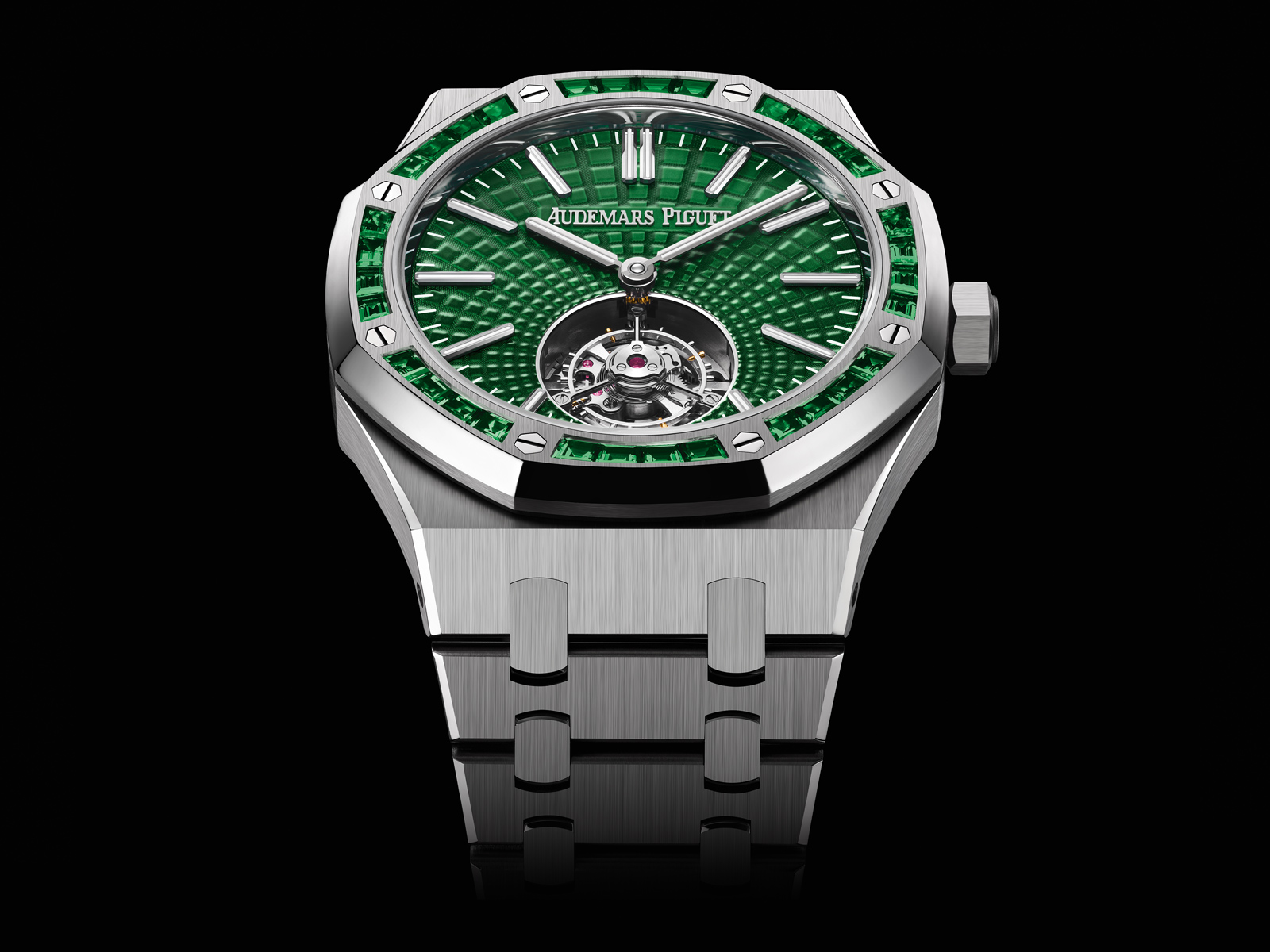 Audemars Piguet Unveils a Royal Oak Ensemble in Green SJX Watches