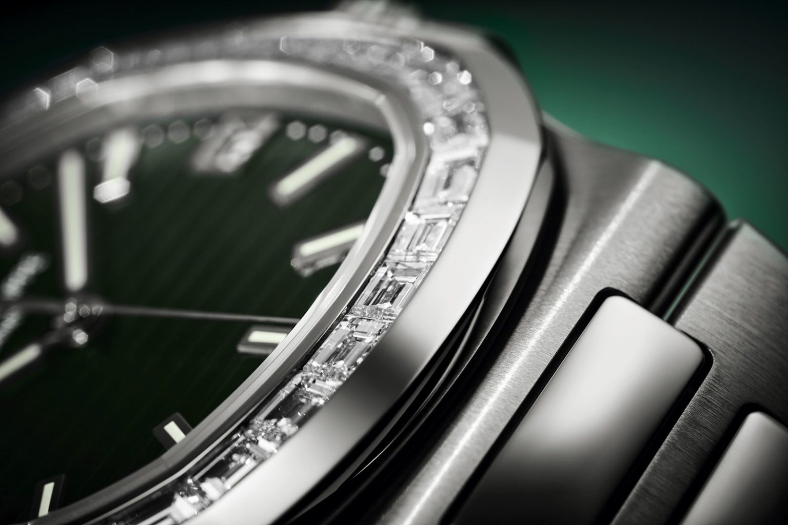 patek philippe nautilus emerald