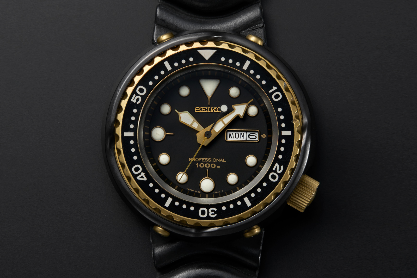 Seiko tuna 1000m on sale quartz