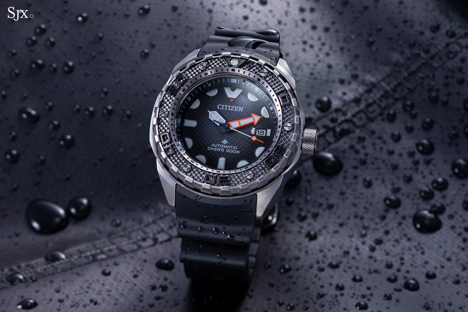 Up Close: Citizen Promaster Mechanical Diver 200 m | SJX Watches