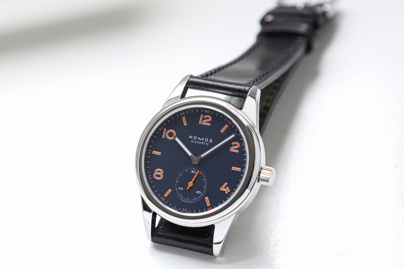 Nomos club timeless online ii