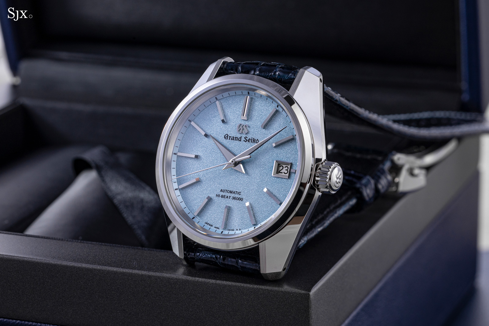 Close: Grand Seiko Collection SBGH287 “Snow on Blue | SJX Watches