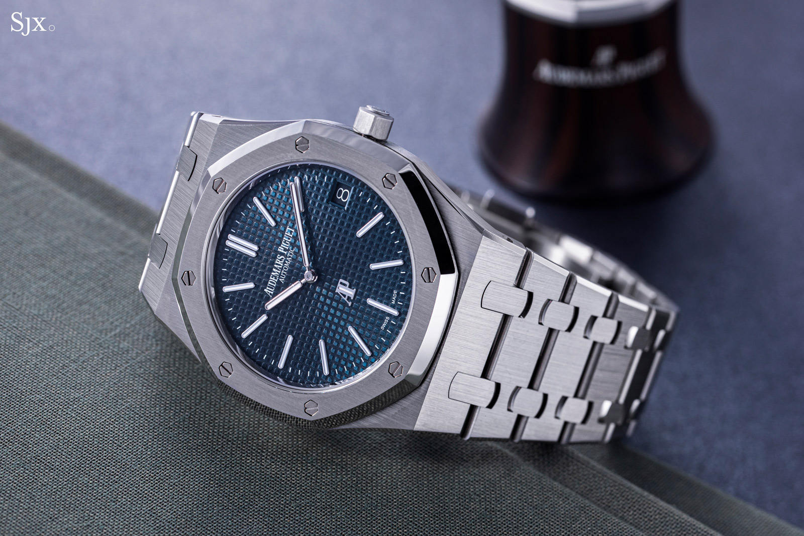 In Depth Audemars Piguet Royal Oak Jumbo Ref. 16202 and the Cal