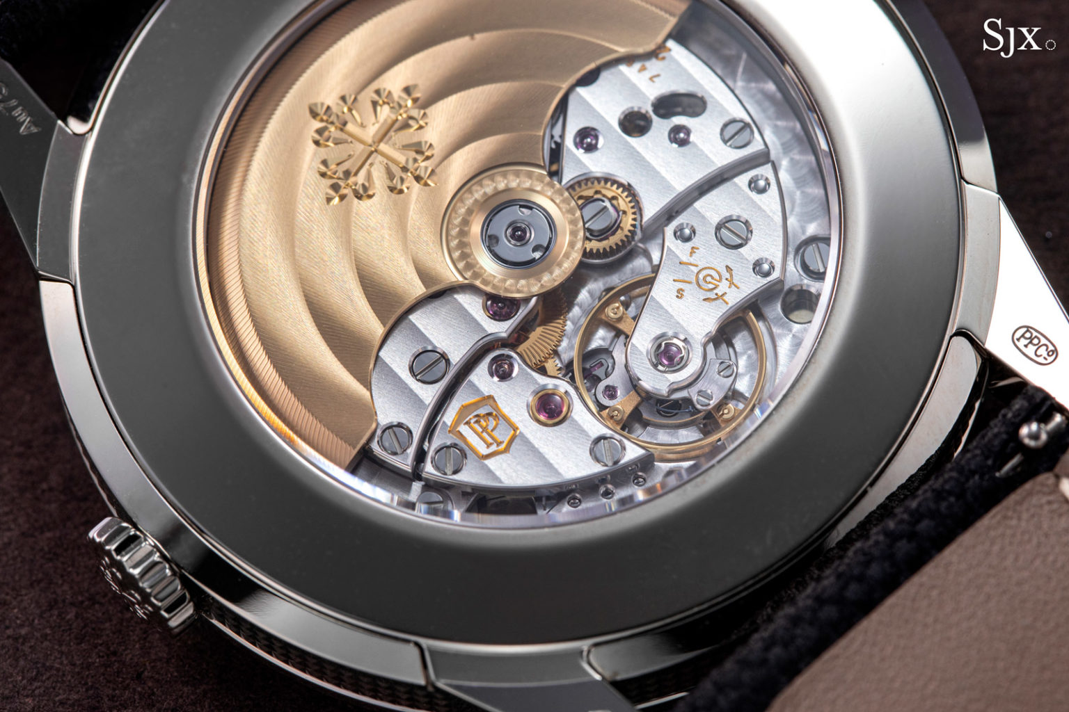 Up Close: Patek Philippe Calatrava Ref. 5226G | SJX Watches
