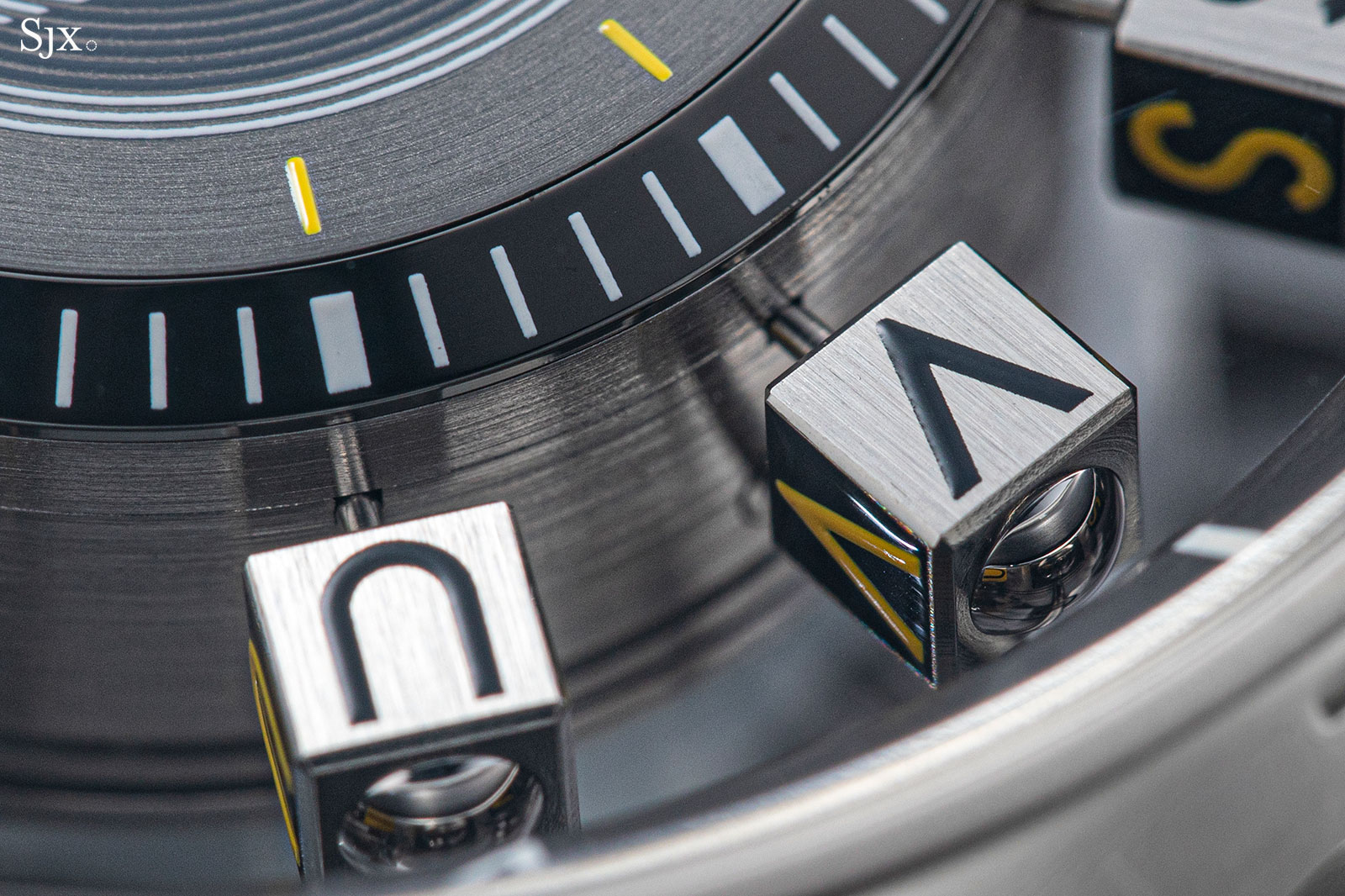 Louis Vuitton Tambour Spin Time Air Quantum: “Lit” Non-Traditional High  Watchmaking - Quill & Pad