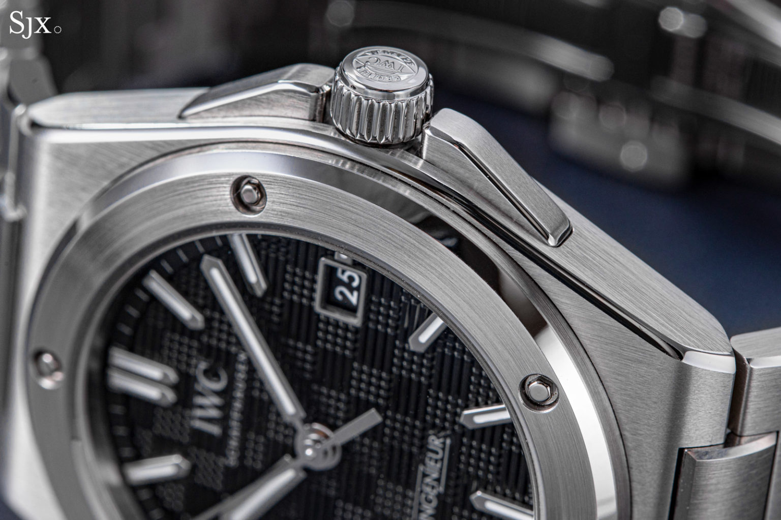 Up Close: The IWC Ingenieur 40 | SJX Watches